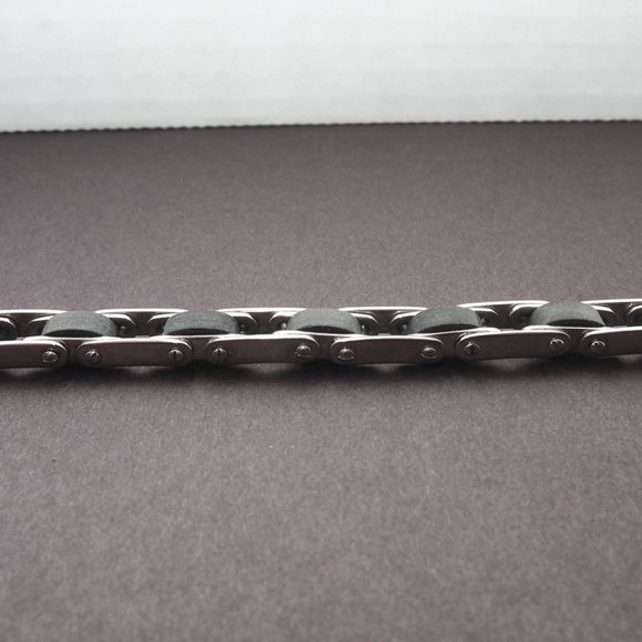 Very Cool Surgical Grade Stainless Steel and Rubber Inserts Men's Bracelet. - Picture 4 of 4